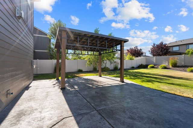 17709 E Daystar Rd, Greenacres, WA 99016