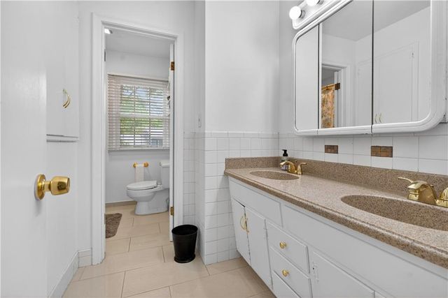 9802 Eby Street, Overland Park, KS 66212