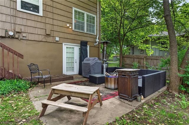 9802 Eby Street, Overland Park, KS 66212