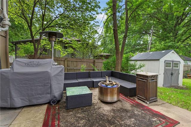 9802 Eby Street, Overland Park, KS 66212