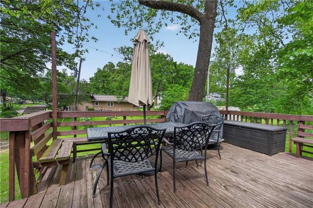 9802 Eby Street, Overland Park, KS 66212