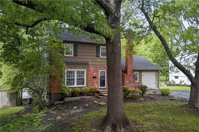 9802 Eby Street, Overland Park, KS 66212