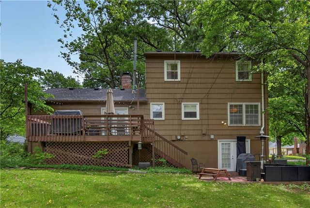 9802 Eby Street, Overland Park, KS 66212