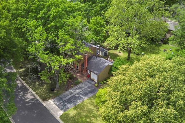 9802 Eby Street, Overland Park, KS 66212