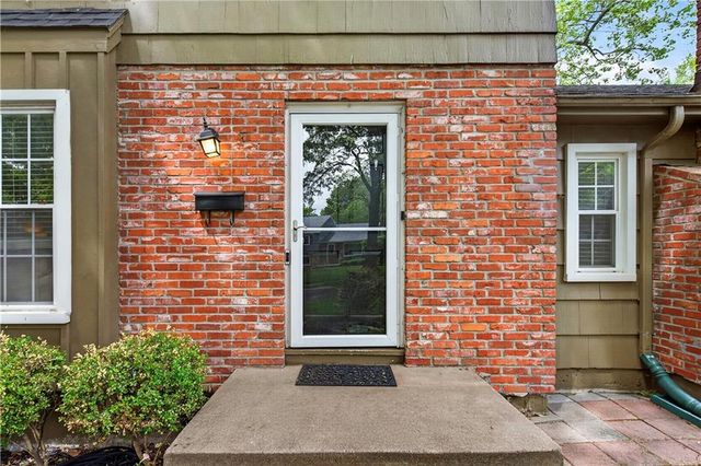 9802 Eby Street, Overland Park, KS 66212