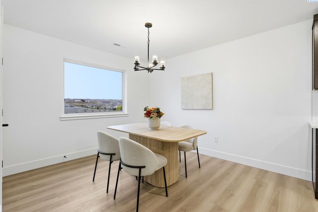 6593 W 29th Ct, Kennewick, WA 99338