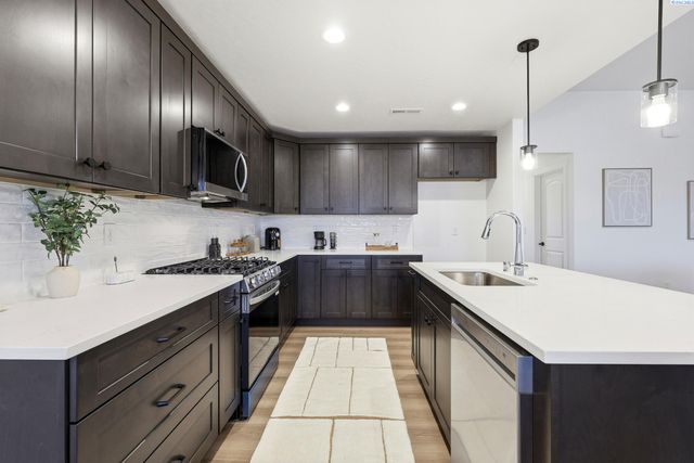 6593 W 29th Ct, Kennewick, WA 99338