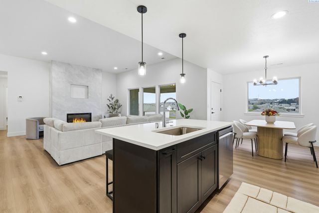 6593 W 29th Ct, Kennewick, WA 99338