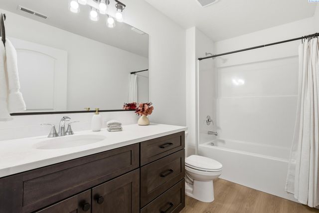 6593 W 29th Ct, Kennewick, WA 99338