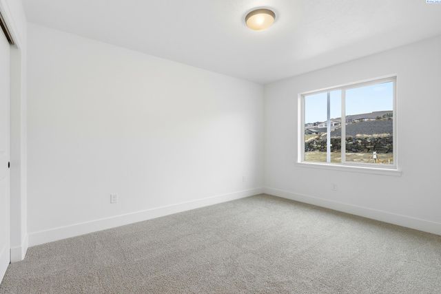 6593 W 29th Ct, Kennewick, WA 99338