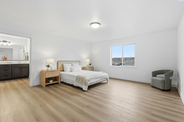 6593 W 29th Ct, Kennewick, WA 99338