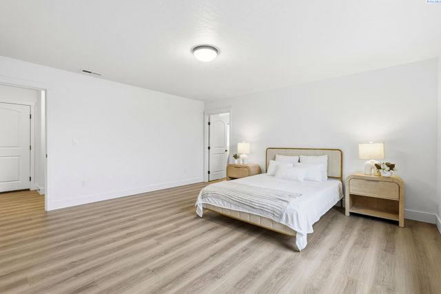 6593 W 29th Ct, Kennewick, WA 99338