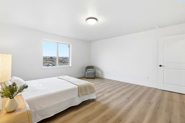 6593 W 29th Ct, Kennewick, WA 99338