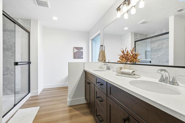 6593 W 29th Ct, Kennewick, WA 99338