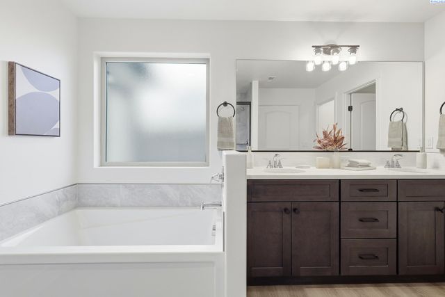 6593 W 29th Ct, Kennewick, WA 99338