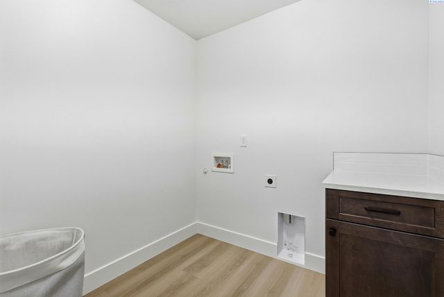 6593 W 29th Ct, Kennewick, WA 99338