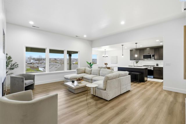 6593 W 29th Ct, Kennewick, WA 99338