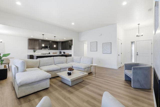 6593 W 29th Ct, Kennewick, WA 99338