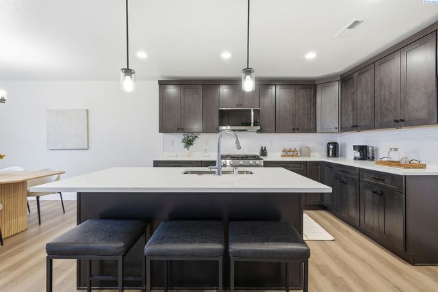 6593 W 29th Ct, Kennewick, WA 99338