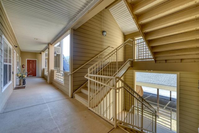112 Glen Eagle Ct D202, Clayton, GA 30525