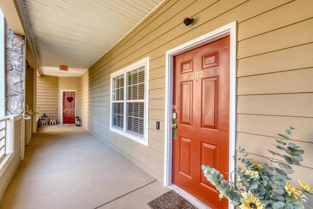 112 Glen Eagle Ct D202, Clayton, GA 30525
