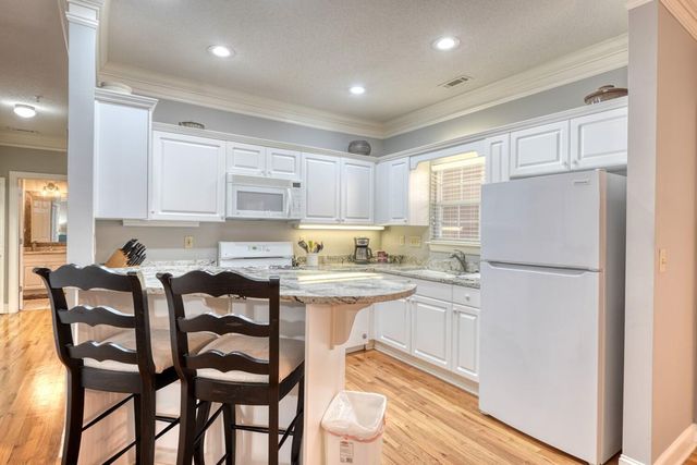 112 Glen Eagle Ct D202, Clayton, GA 30525
