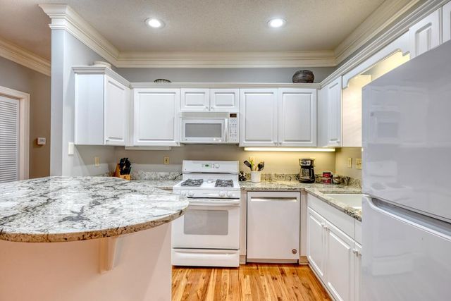 112 Glen Eagle Ct D202, Clayton, GA 30525