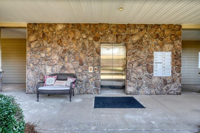 112 Glen Eagle Ct D202, Clayton, GA 30525