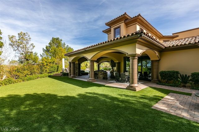 11 Quintessa Circle, Las Vegas, NV 89141