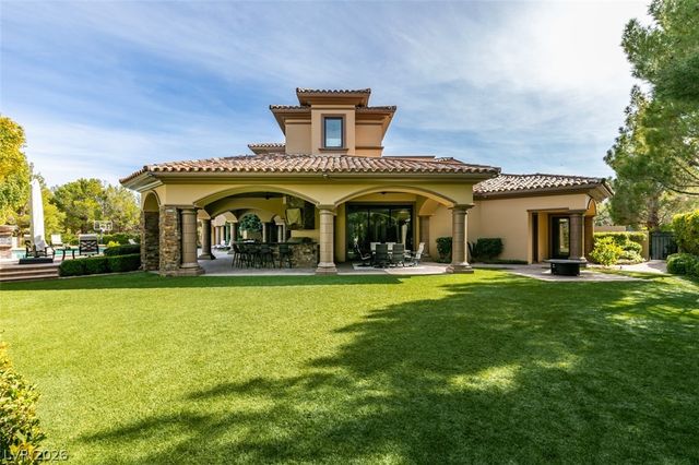 11 Quintessa Circle, Las Vegas, NV 89141