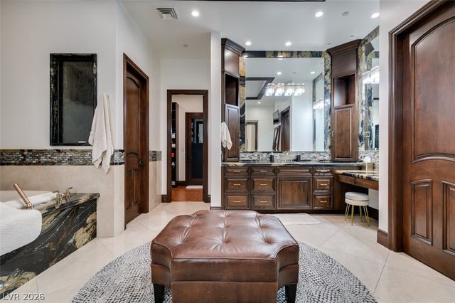 11 Quintessa Circle, Las Vegas, NV 89141