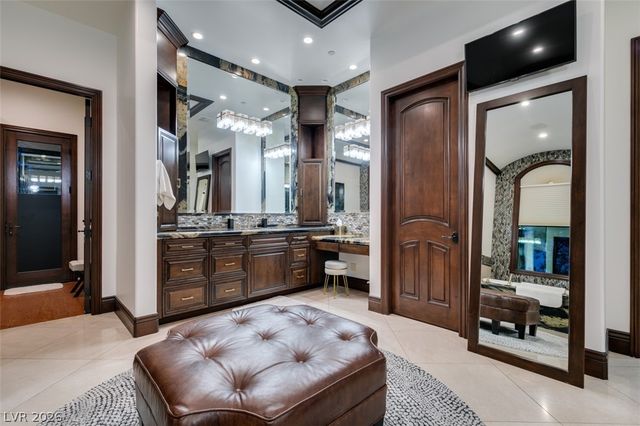 11 Quintessa Circle, Las Vegas, NV 89141