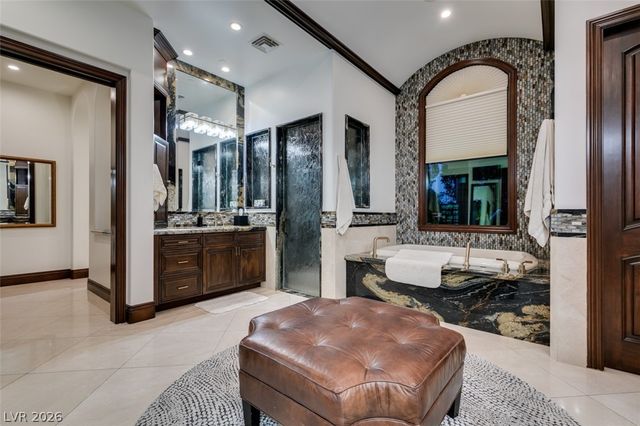 11 Quintessa Circle, Las Vegas, NV 89141