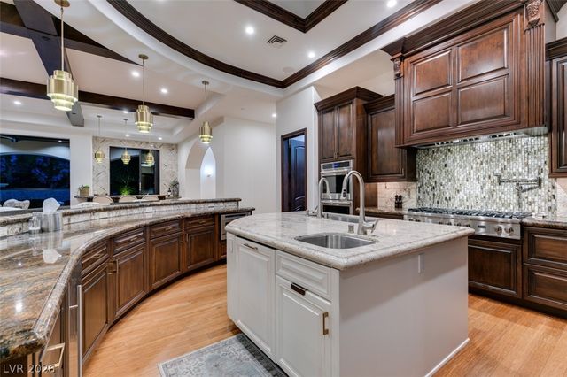 11 Quintessa Circle, Las Vegas, NV 89141