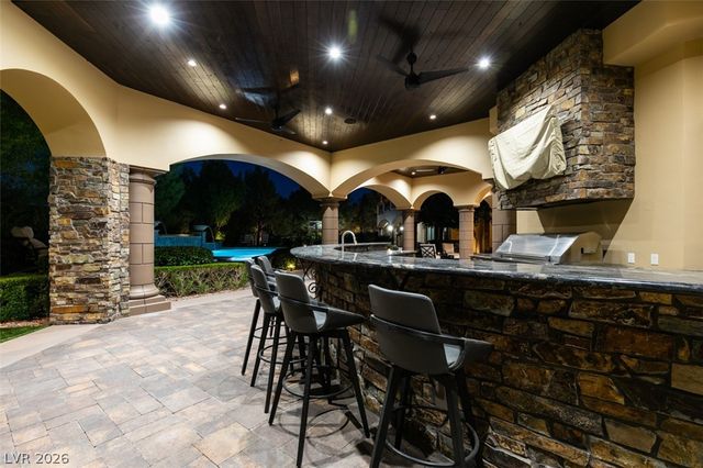 11 Quintessa Circle, Las Vegas, NV 89141