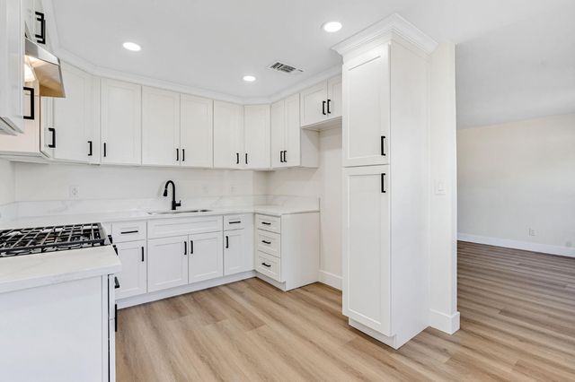 1812 W 5th Street, Madera, CA 93637