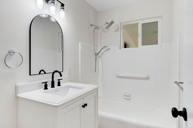 1812 W 5th Street, Madera, CA 93637
