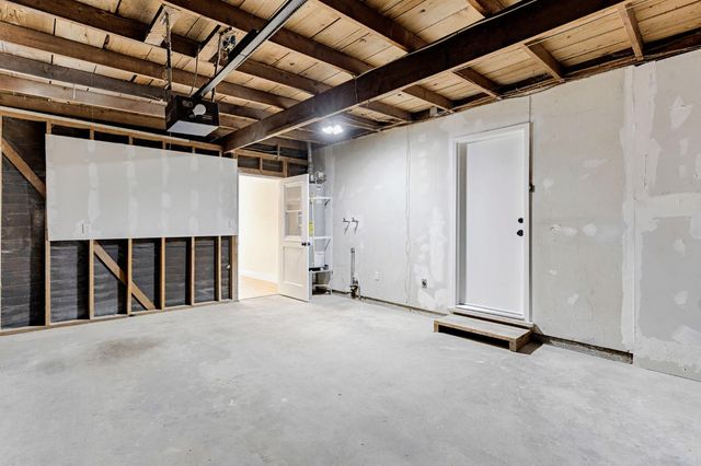 1812 W 5th Street, Madera, CA 93637