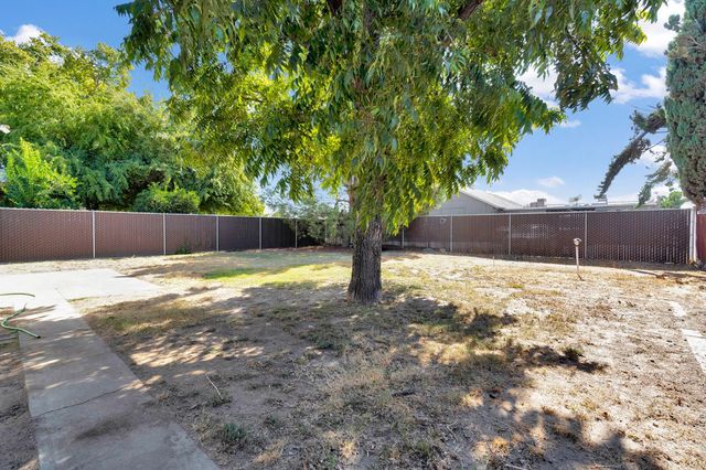1812 W 5th Street, Madera, CA 93637