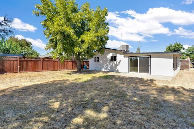 1812 W 5th Street, Madera, CA 93637