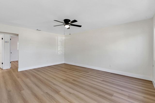 1812 W 5th Street, Madera, CA 93637