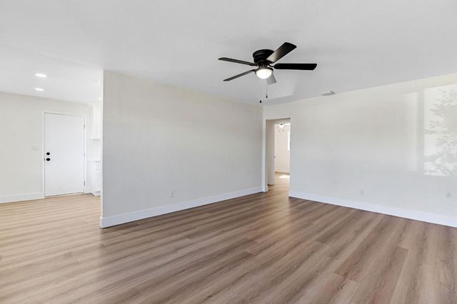 1812 W 5th Street, Madera, CA 93637