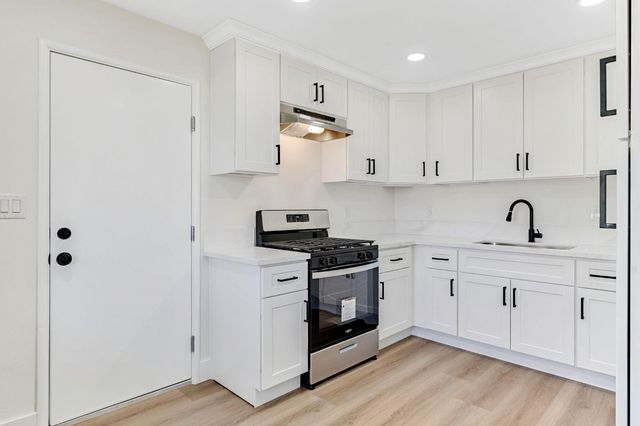1812 W 5th Street, Madera, CA 93637
