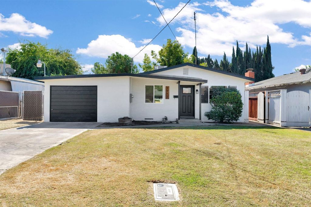 1812 W 5th Street, Madera, CA 93637