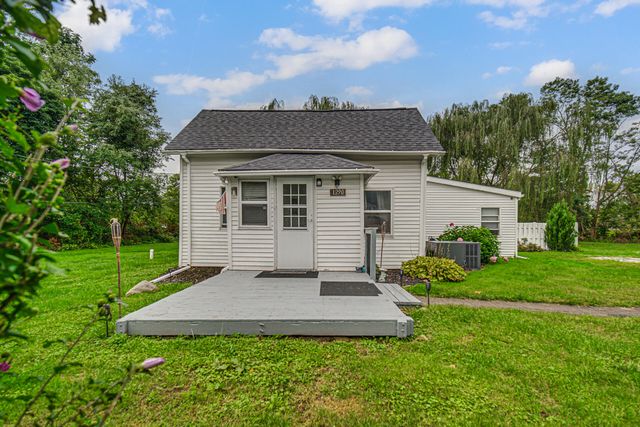 1290 Old Porter Road, Porter, IN 46304
