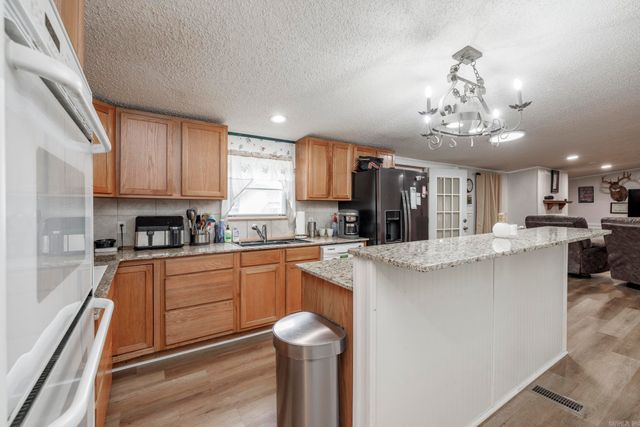 1001 Crystal Hill Road, Hot Springs, AR 71913