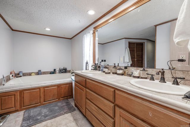 1001 Crystal Hill Road, Hot Springs, AR 71913