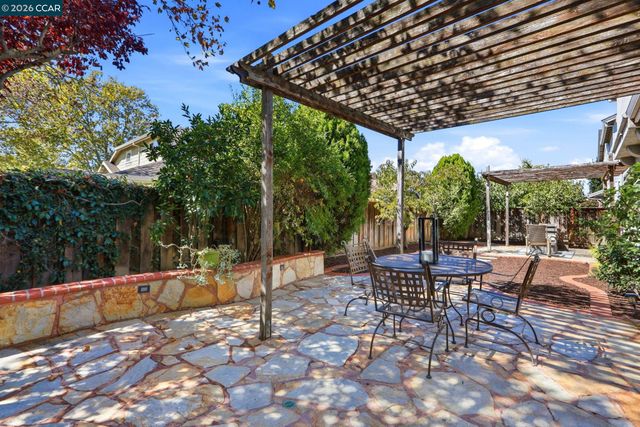 1101 Sunny Cove St, Walnut Creek, CA 94597