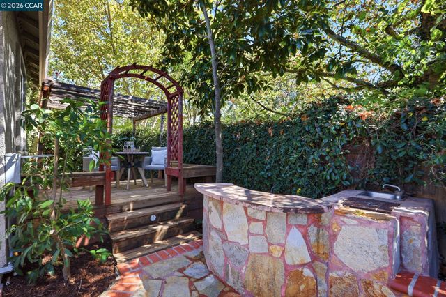 1101 Sunny Cove St, Walnut Creek, CA 94597