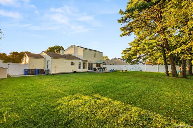 23 Blueberry Lane, Patchogue, NY 11772